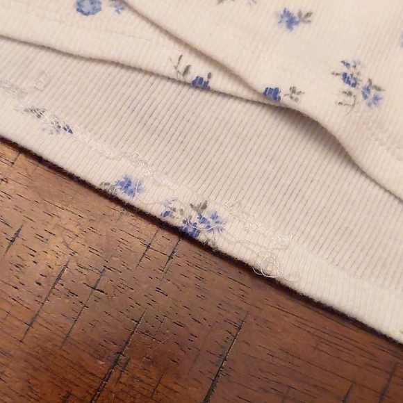 Hollister Floral Baby Tee - Picture 7 of 10
